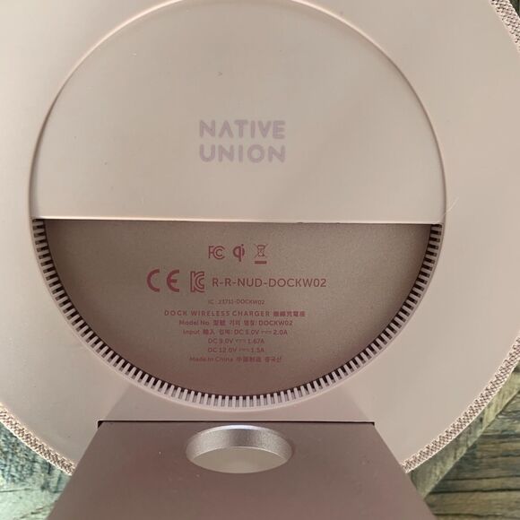 Native Union Wireless Charging Dock | Rose - Picture 8 of 11